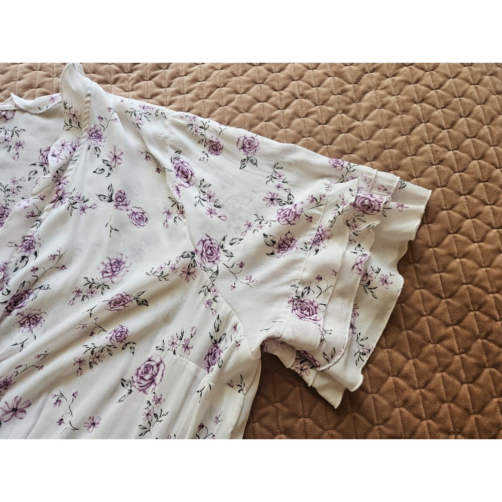Torrid Sheer Floral Blouse Wrap Design Ruffled Flutter Sleeves V-Neck, Plus 5X - Picture 7 of 8